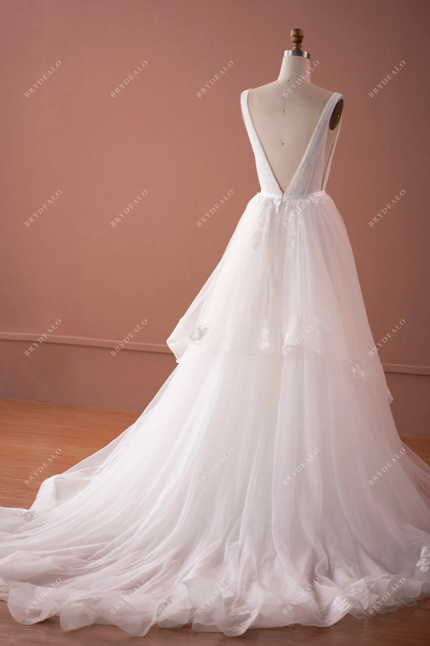 Sexy Plunging Sleeveless Lace Elegant Long Train Bridal Dress