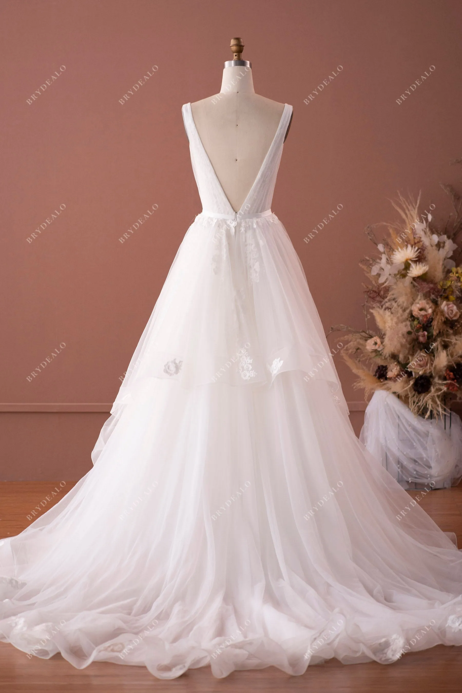 Sexy Plunging Sleeveless Lace Elegant Long Train Bridal Dress