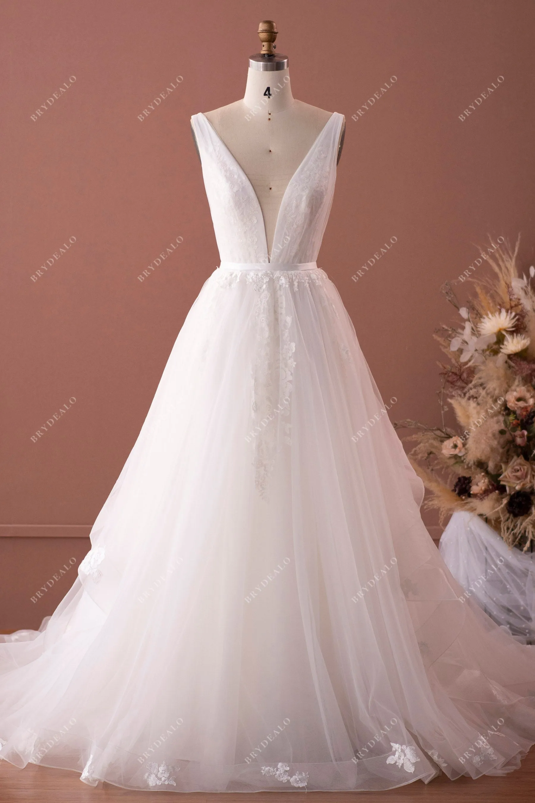 Sexy Plunging Sleeveless Lace Elegant Long Train Bridal Dress